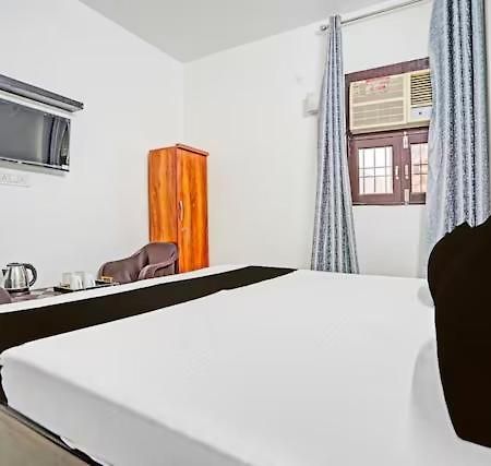 Rooftop Castle Hotel Noida Buitenkant foto