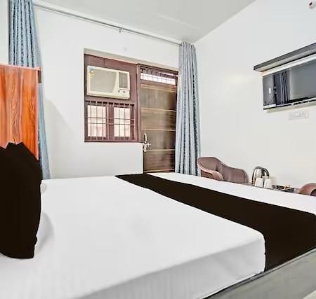 Rooftop Castle Hotel Noida Buitenkant foto