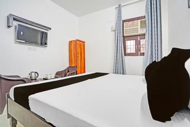 Rooftop Castle Hotel Noida Buitenkant foto